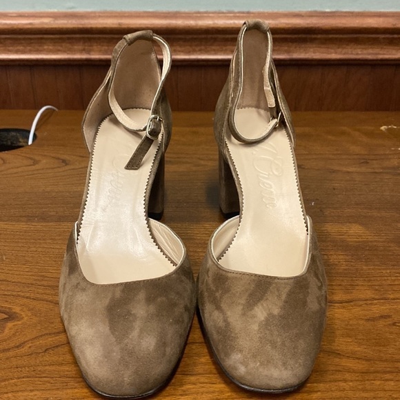 J Crew Maisie ankle-strap heels in Italian suede
Item BP331 - Picture 3 of 7